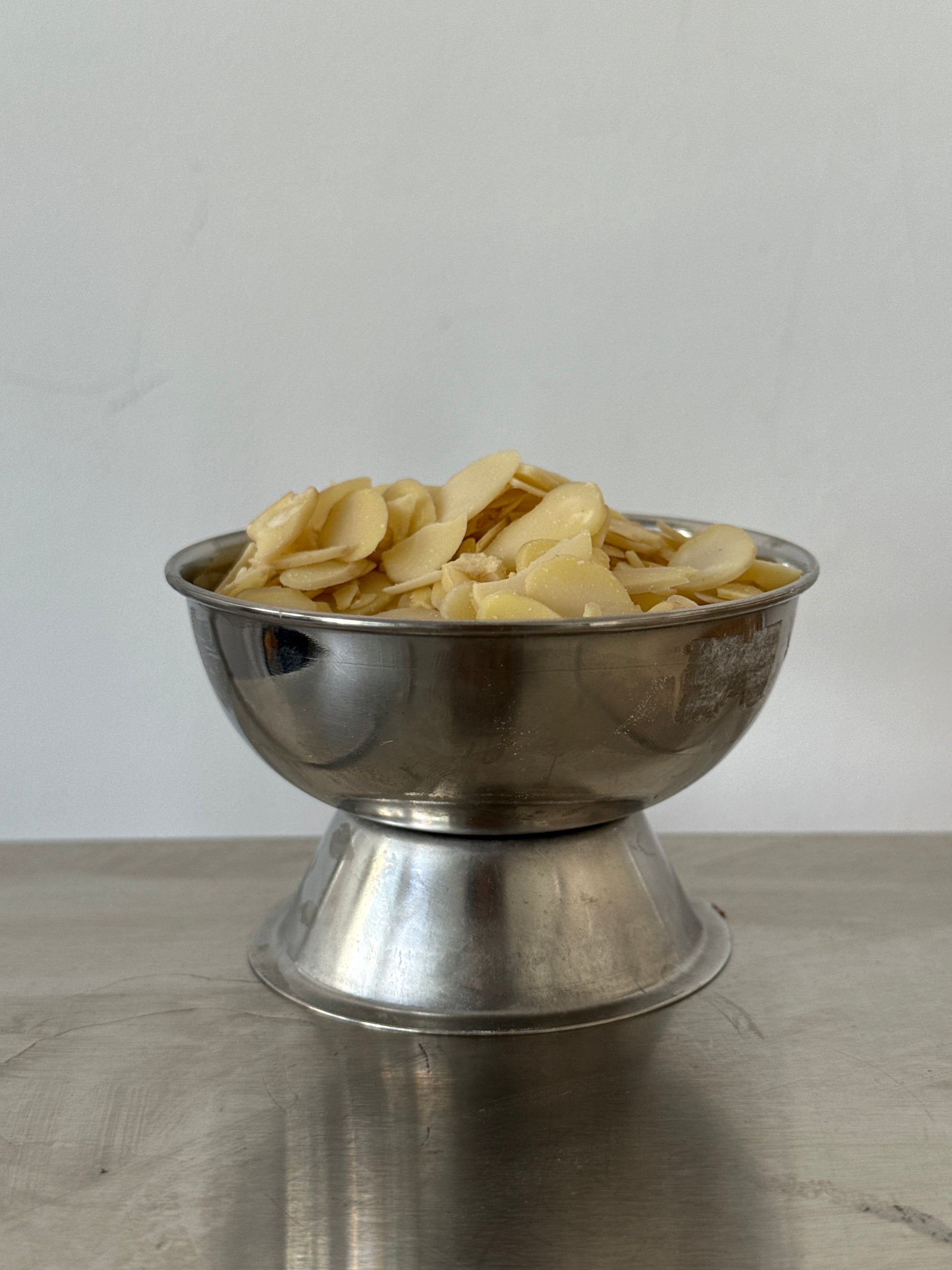 שקד קלוף פרוס -200 גרם